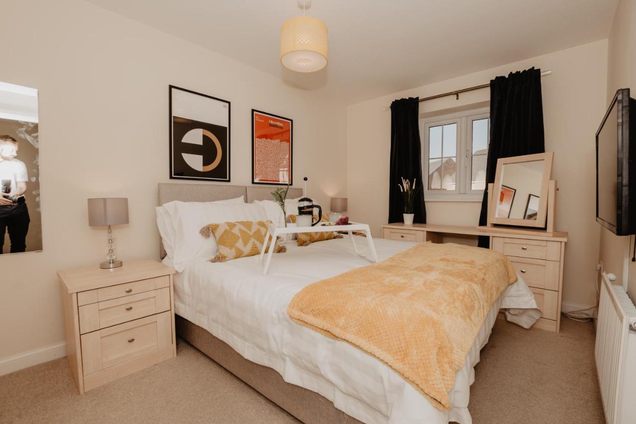 Coyle House, 3 Bed,Corby, Super Kings Or Twins, Driveway, Free Wi-Fi, Corporates Welcome Bagian luar foto