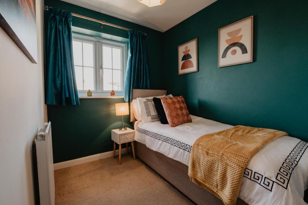 Coyle House, 3 Bed,Corby, Super Kings Or Twins, Driveway, Free Wi-Fi, Corporates Welcome Bagian luar foto