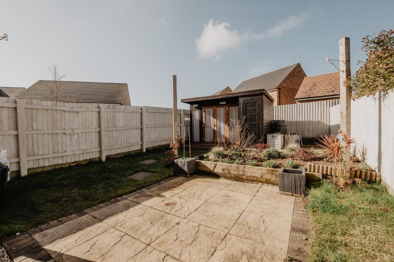Coyle House, 3 Bed,Corby, Super Kings Or Twins, Driveway, Free Wi-Fi, Corporates Welcome Bagian luar foto